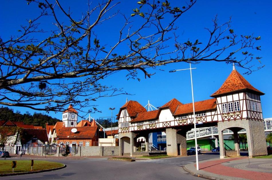 Quartos Proximos A Oktoberfest, Em Блуменау Экстерьер фото